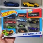 Hot Wheels Diecast Veículo de Brinquedo Pacote Surpresa 10 carros para crianças a partir de 3 anos