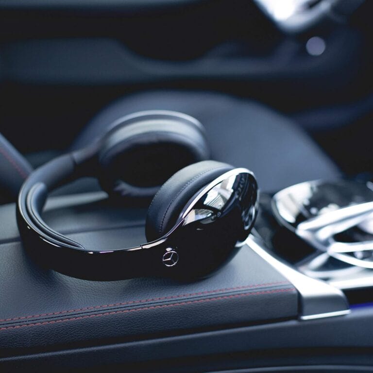 Mercedes-Benz Wireless Headphone 2: O Novo Fone Premium com Design de Luxo e Áudio Imersivo