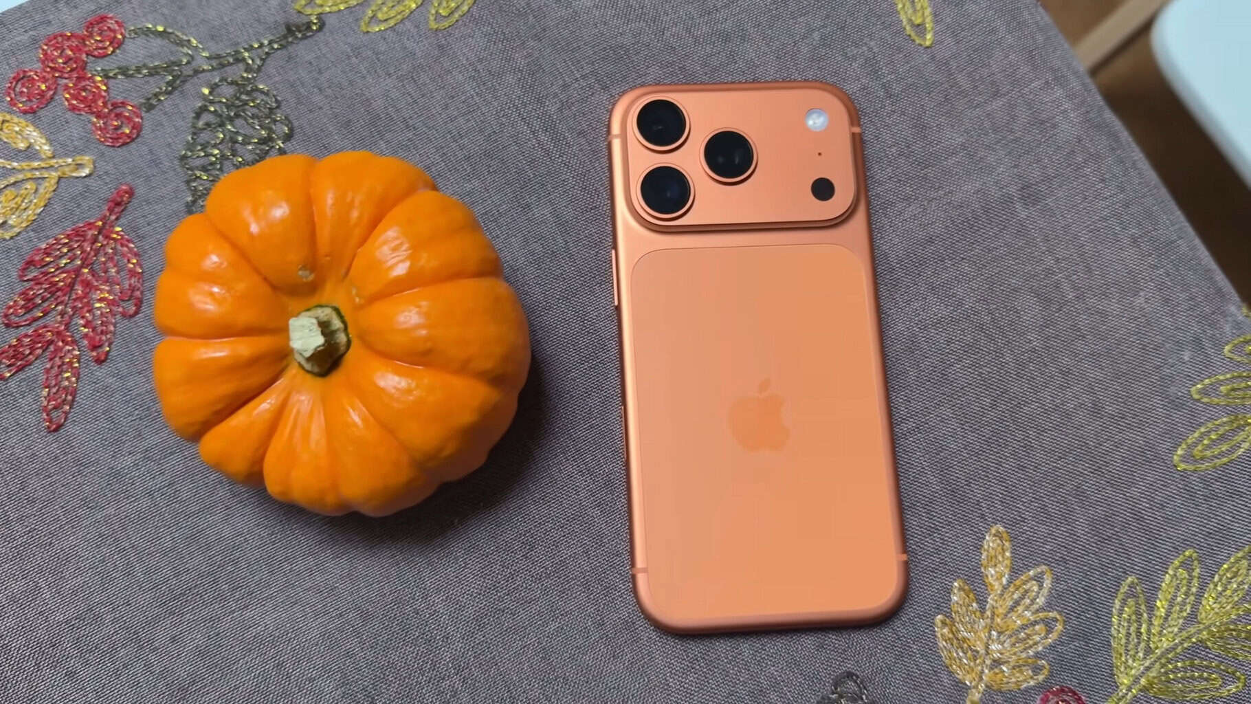 iPhone 17 Pro Max em 2025: vale a pena? Análise completa após 7 dias de uso (risca fácil?, jogos, câmeras, bateria)