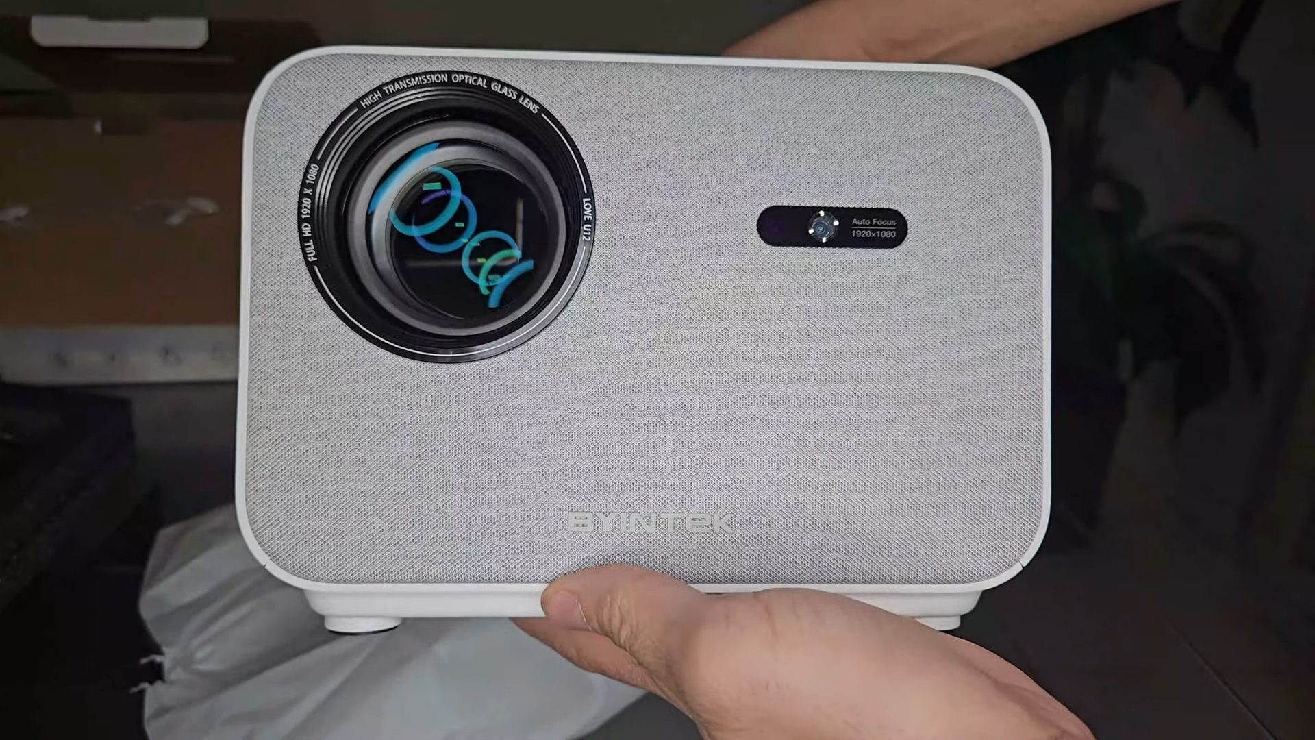 Byintek Love U12: Projetor Full HD Barato que Entrega Qualidade de Cinema em Casa