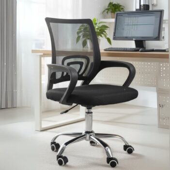 Cadeira de Escritório Secretária Base Preta com Rodinha Fortt Roma Preta - CSF06-P - Preto