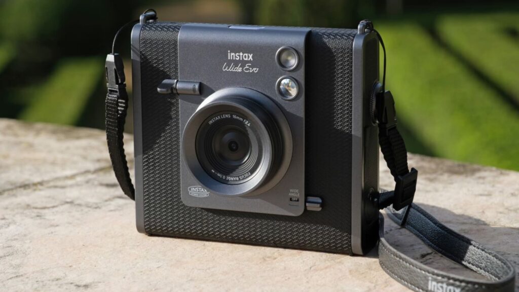 Instax Wide Evo: a câmera instantânea que também imprime fotos do celular — análise completa, prós e contras, preços e para quem ela vale a pena Instax Wide Evo: a câmera instantânea que também imprime fotos do celular — análise completa, prós e contras, preços e para quem ela vale a pena