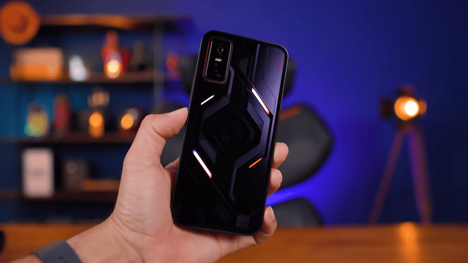 Infinix GT 30 Pro: celular gamer com gatilhos e cooler para jogar em alto nível