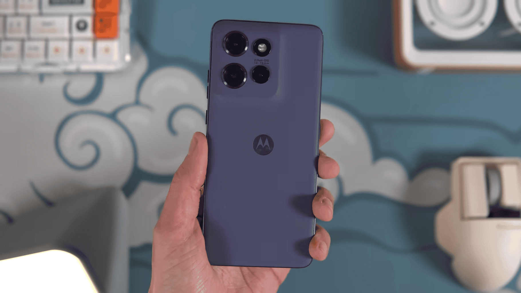 Moto Edge 60 Neo: análise completa com ficha técnica, câmeras 3x OIS, bateria 5200 mAh e testes de desempenho