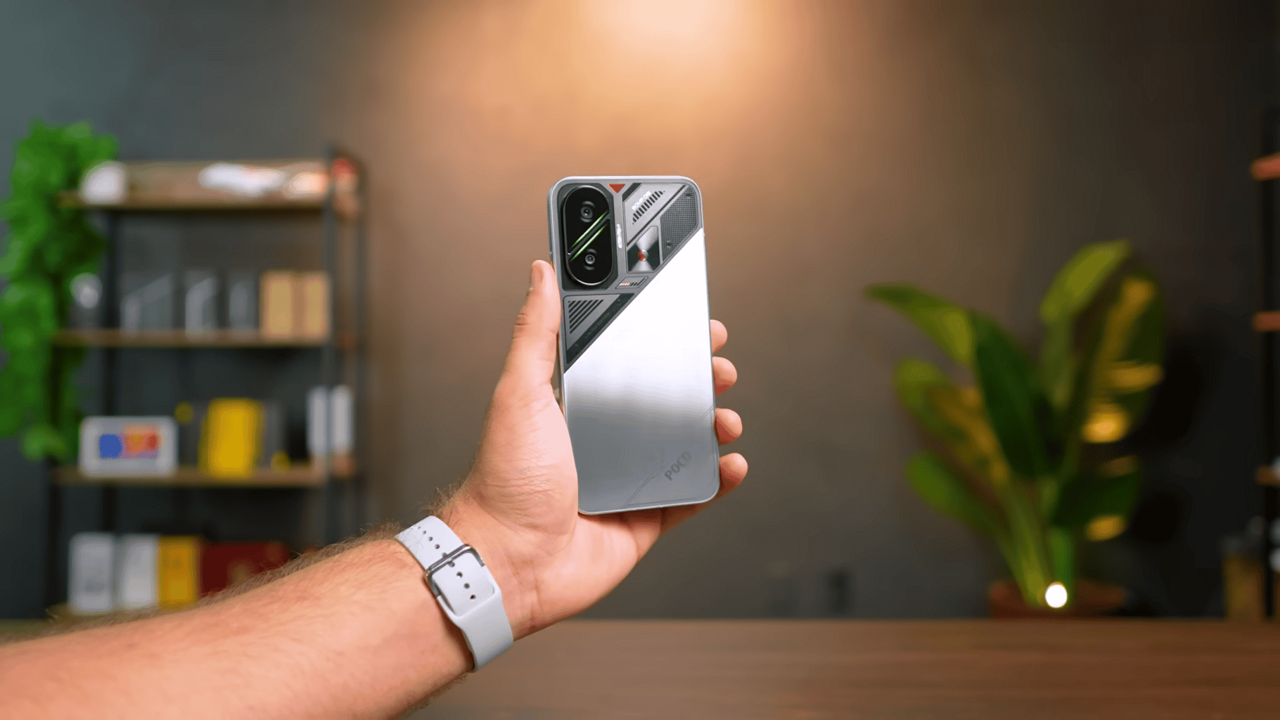 Poco F7: bateria de 6.500 mAh e Snapdragon 8s Gen 4 dominam a faixa até R$ 2.500