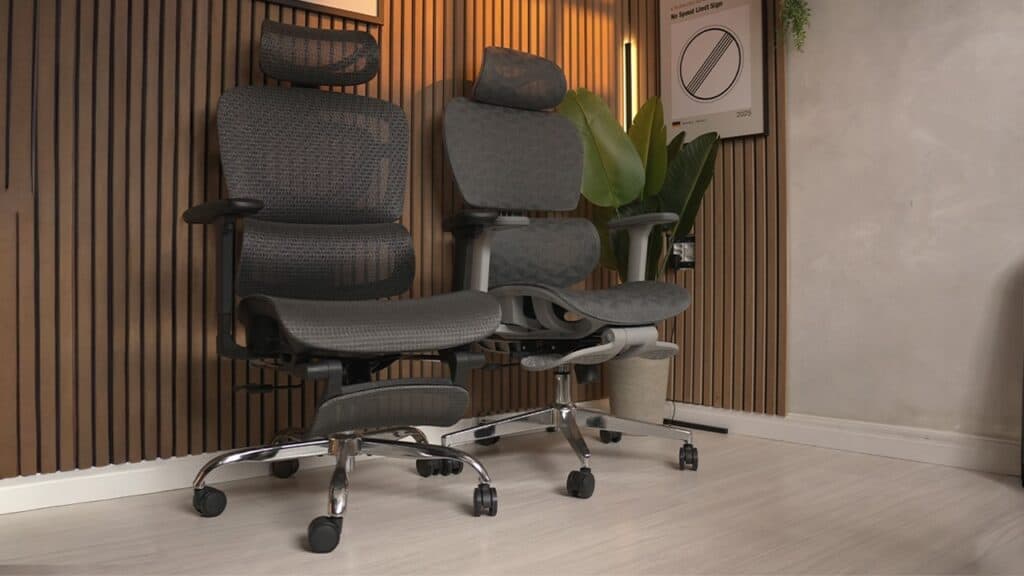 Cadeiras ergonômicas para escritório em ambiente moderno.