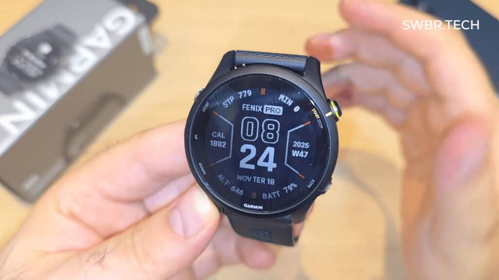 Relógio Garin Fenix Pro com funcionalidades avançadas para esportes e atividades outdoor.