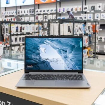 Notebook Lenovo IdeaPad 1 15IRU7 Intel Core i3-1315U 8GB 256GB SSD Linux 15.6" - 83QJS00000 Cloud Grey