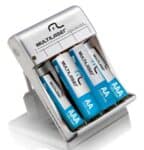 Carregador de Pilhas AA/AAA com 2 Pilhas AA 2500mAh e 2 Pilhas AAA 1000mAh, Multilaser - CB045