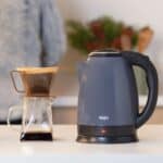 Chaleira Elétrica Inox Elgin - Jarra sem Fio 2 Litros Desligamento Automático Cinza Lunar 220V