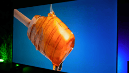 Efeito “tela suja” em TVs TCL: o que é, por que acontece e como escolher uma TV que incomode menos