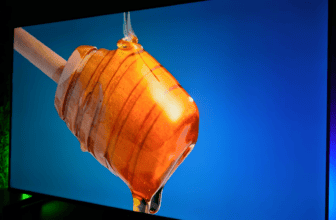 Efeito “tela suja” em TVs TCL: o que é, por que acontece e como escolher uma TV que incomode menos