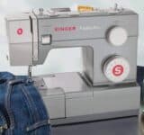 Máquina de costura reta Singer Facilita Pro 4411 portátil – cinza/branco