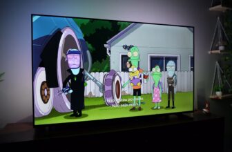 Philips Ambilight PUG8100: Unboxing Completo, Titan OS na Prática e Testes Reais da Ambilight 4K Mais Acessível