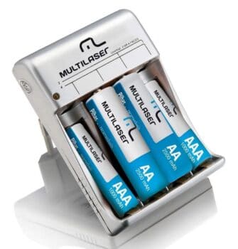 Carregador de Pilhas AA/AAA com 2 Pilhas AA 2500mAh e 2 Pilhas AAA 1000mAh, Multilaser – CB045