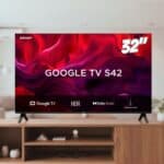 TV 32 polegadas Google TV S42 com HDR e Dolby Audio, ideal para entretenimento de alta qualidade.