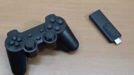 Game Stick K8: mini console potente e barato com milhares de jogos para jogar em 2026