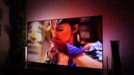 Review Philips Ambilight PUG8100: o diferencial que brilha, mas a imagem decepciona