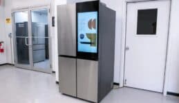 Samsung apresenta geladeira inteligente com Gemini e comandos de voz em 2026