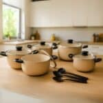 Jogo Conjunto De Panelas 5 Peças Caçarolas Teflon Antiaderente Kit Tampa De Vidro Cor Marfim