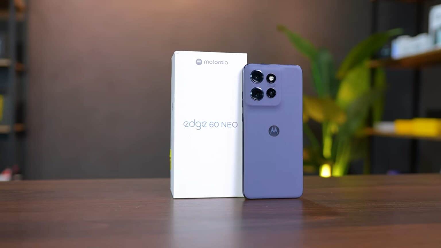 Motorola Edge 60 Neo em promoção: carregamento sem fio, IP69, câmera ...