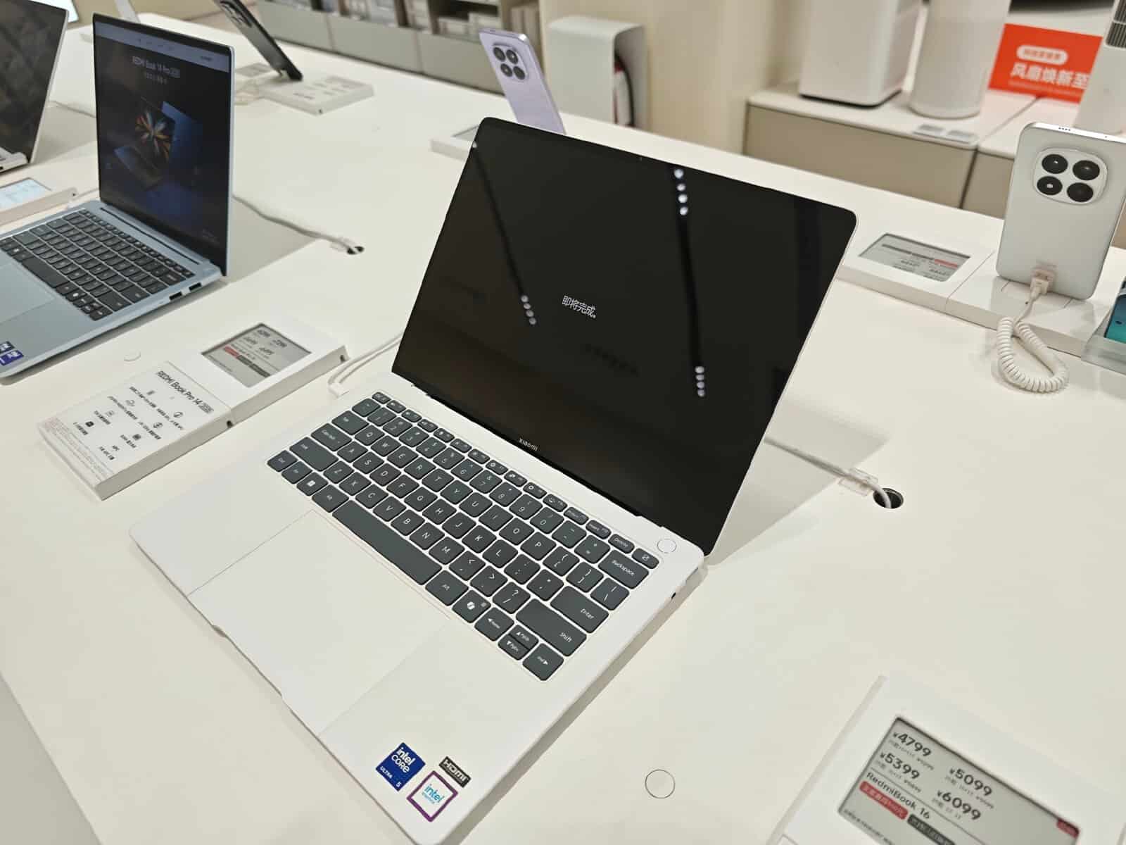 xiaomi book pro 14 2026 novo notebook ultrafino com oled 31k intel core ultra e ate 19h de bateria Xiaomi Book Pro 14 (2026): novo notebook ultrafino com OLED 3.1K, Intel Core Ultra e até 19h de bateria