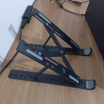 Suporte de Mesa Portátil para Notebook/Laptop de 10″ a 17,3″, 10 Níveis de Regulagem, Dobrável, Inclui Bolsa de Transporte, Preto, NTB8520B, ELG