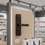 Fechadura Digital Biométrica Kuanttum Delta PRO WiFi Senha App Tuya Preta