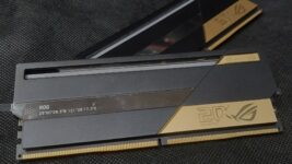 ASUS ROG entra oficialmente no mercado de memórias DDR5 com kit premium de aniversário
