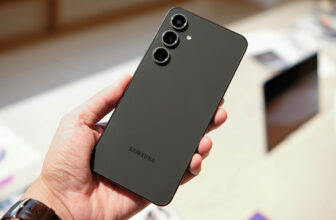 Samsung Galaxy S25 FE vale a pena em 2026? Review completo do topo de linha “acessível” da Samsung