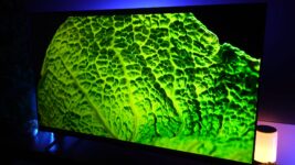 TCL P7L vale a pena? Primeiras impressões da nova TV QLED 4K de 2026