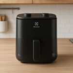 Air Fryer Electrolux por Rita Lobo 3L Preta Efficient c/Desligamento Automático 1200W (EAF05) 220V