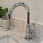 Torneira Lavatorio Lavabo Banheiro Luxo Bica Alta Cromada 1/4 De Volta Balencia