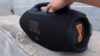 JBL Boombox 4 vale a pena? Review completo da caixa de som portátil com 210 W, bateria removível e som ainda mais potente