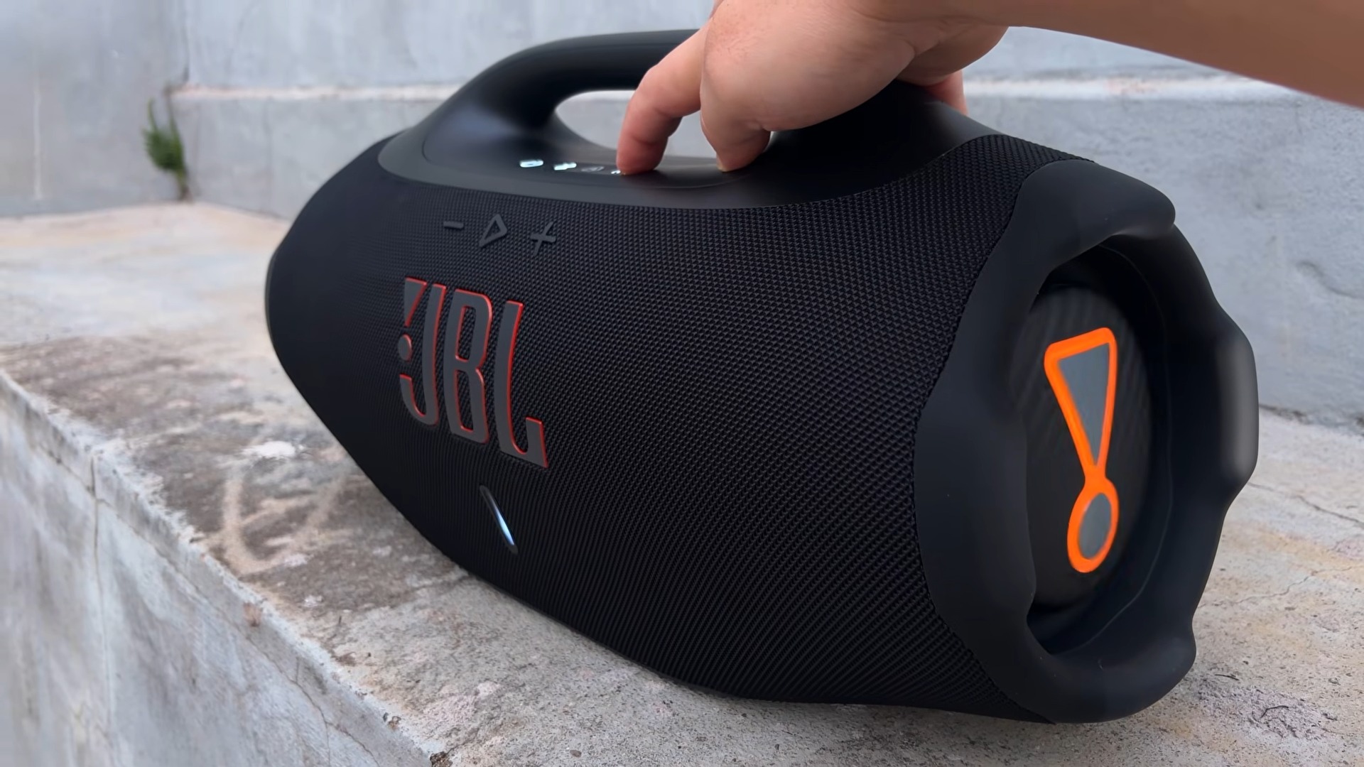 jbl boombox 4 vale a pena review completo da caixa de som portatil com 210 w bateria removivel e som ainda mais potente JBL Boombox 4 vale a pena? Review completo da caixa de som portátil com 210 W, bateria removível e som ainda mais potente