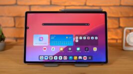 Lenovo Idea Tab Pro Gen 2 vale a pena? Tablet premium entrega desempenho de sobra e pode substituir um notebook