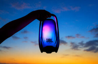 JBL Pulse 6: nova caixa de som tem 40 W, iluminação RGB, IP68 e som otimizado por IA