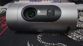 Bettdow AC1093 Pro é bom? Review completo do projetor compacto com Android TV e USB-C