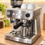 Cafeteira Espresso Oster Perfect Brew 15 barras C/molino Color Plateado