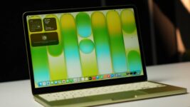 MacBook Neo vale a pena em 2026? Depois de 7 meses, veja se os 8 GB de RAM realmente dão conta