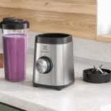 Liquidificador Portátil Electrolux Sport Blender 320W Efficient Acabamento Inox (BSE20) 127V
