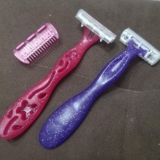 BIC Aparelho De Depilação Soleil Shave & Trim 3 Lâminas Rosa E Roxo 930184 2 Unidades + Aparador De Pelos Rosa/Roxo Pacote De 2