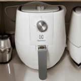 Airfryer Electrolux 3,2l Branca Efficient Por Rita Lobo eaf Cor Off white 220V