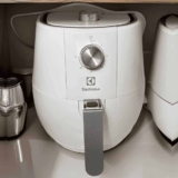 Airfryer Electrolux 3,2l Branca Efficient Por Rita Lobo eaf Cor Off white 220V