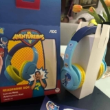AOC – Headphone Bluetooth Luccas Neto Aventureiro Azul LN001BL/00 com adesivos para personalizar seu fone!