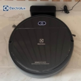 Aspirador de po robo Electrolux 2h20min controle remoto bateria longa duração automatico varre aspira passa pano ERB20 bivolt preto sensor antiqueda