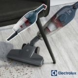 Aspirador de Pó Vertical com Fio Electrolux 1100W 2 em 1 PowerSpeed Filtro HEPA Azul (STK13A)