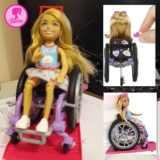 Barbie Boneca Chelsea Cadeira de Rodas Rosa
