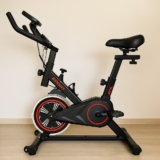 Bicicleta Ergométrica Fitness para Cardio e Musculação com base Cor Preto e Vermelho Epsilon Marca Redfin 8kg Inercia