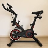 Bicicleta Ergométrica Fitness para Cardio e Musculação com base Cor Preto e Vermelho Epsilon Marca Redfin 8kg Inercia